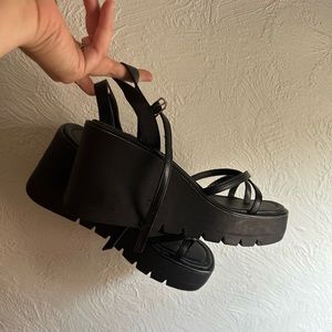 madden girl Vault Women's Wedge Sandals - Platform